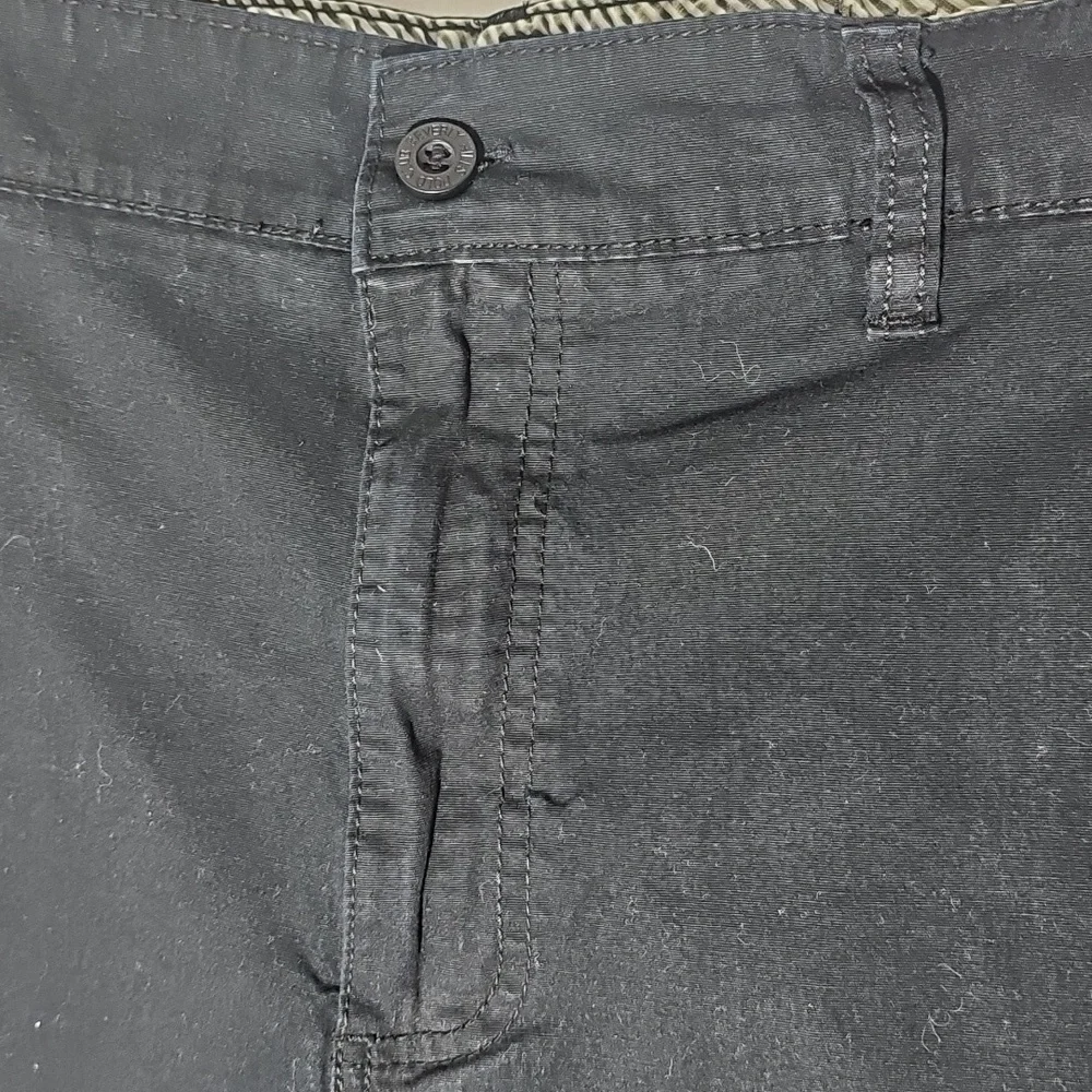 Beverly‎ Hills Polo Club Men's Black Cargo Shorts. Size 38.